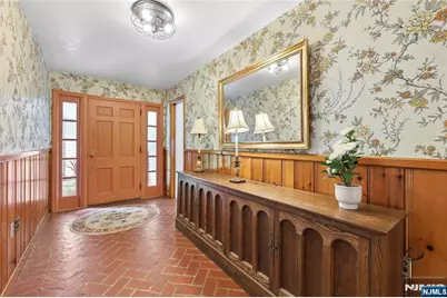 25 Carnot Avenue, Woodcliff Lake, NJ 07677 - Photo 14