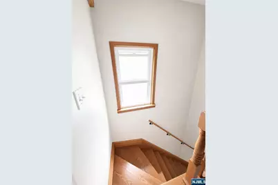 284 Livingston 2nd Floor #2nd floor, Lyndhurst Township, NJ 07071 - Photo 4