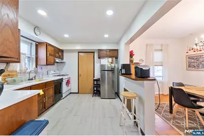 186 Oakwood Avenue, Cliffside Park, NJ 07010 - Photo 8