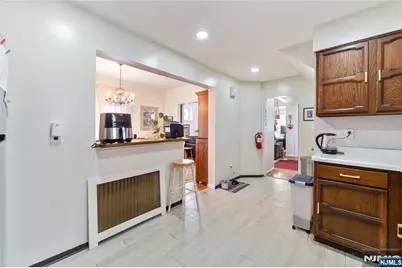 186 Oakwood Avenue, Cliffside Park, NJ 07010 - Photo 10