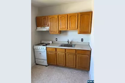 516 Anderson Avenue 2 #2, Cliffside Park, NJ 07010 - Photo 6