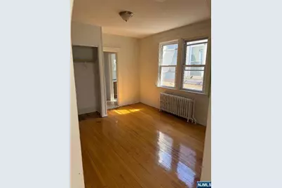516 Anderson Avenue 2 #2, Cliffside Park, NJ 07010 - Photo 8