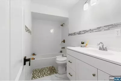 496 Seven Oaks Court, Orange, NJ 07050 - Photo 12