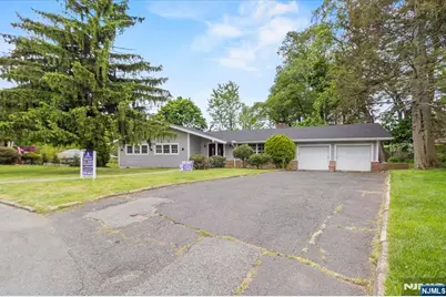 496 Seven Oaks Court, Orange, NJ 07050 - Photo 2