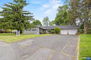 496 Seven Oaks Ct, Orange, NJ 07050 - Photo 2