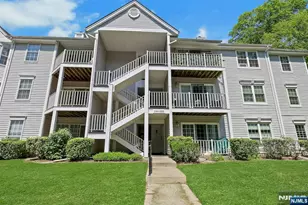 601 Lilac Ln, Mahwah, NJ 07430 - Photo 2