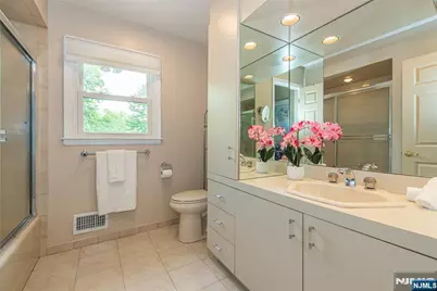 102 Robertson Drive, Wyckoff Township, NJ 07481 - Photo 20