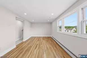23 Prospect St, Clifton, NJ 07011 - Photo 4