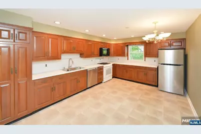 28-19 Warren Road, Fair Lawn, NJ 07410 - Photo 6
