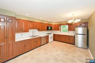 28-19 Warren Rd, Fair Lawn, NJ 07410 - Photo 6