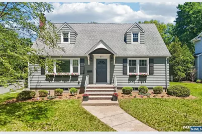 571 Laurel Road, Ridgewood, NJ 07450 - Photo 2