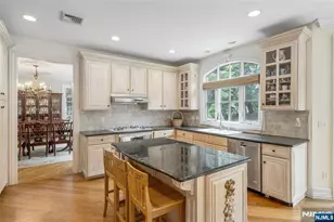 4 Hetzel Dr, Mahwah, NJ 07430 - Photo 8