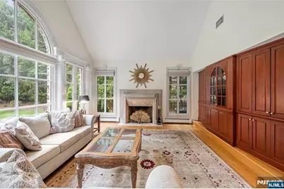 4 Hetzel Drive, Mahwah, NJ 07430 - Photo 4