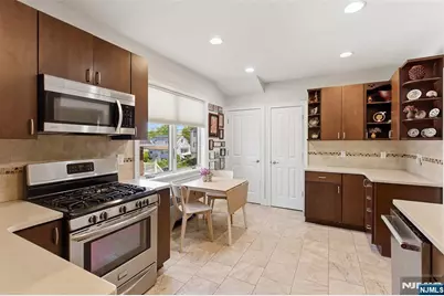 194 Parkway, Maywood, NJ 07607 - Photo 12