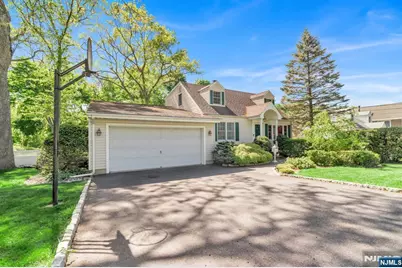 28 Wanamaker Avenue, Mahwah, NJ 07430 - Photo 2