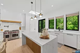 284 Castle Dr, Englewood Cliffs, NJ 07632 - Photo 18