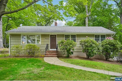 900 Hillsdale Avenue, Hillsdale, NJ 07642 - Photo 2