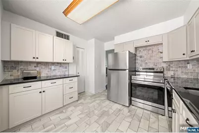 160 Overlook Avenue 2C #2C, Hackensack, NJ 07601 - Photo 4