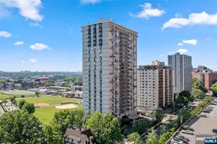 160 Overlook Ave 2C, Hackensack, NJ 07601 - Photo 2