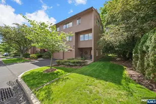 31 Berkeley Ct 31D, Washington Township, NJ 07676 - Photo 2