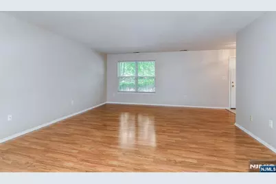 2055 Charles Court, Mahwah, NJ 07430 - Photo 8