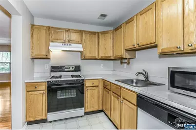 2055 Charles Court, Mahwah, NJ 07430 - Photo 4