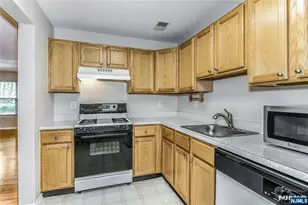 2055 Charles Ct, Mahwah, NJ 07430 - Photo 4