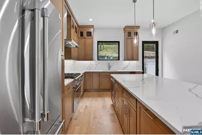 522 Valley Road 3 #3, Clifton, NJ 07013 - Photo 8