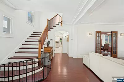 1016 Abbott Boulevard, Fort Lee, NJ 07024 - Photo 8