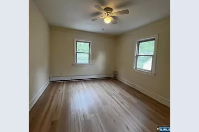 195 Pleasant Avenue, Bergenfield, NJ 07621 - Photo 10