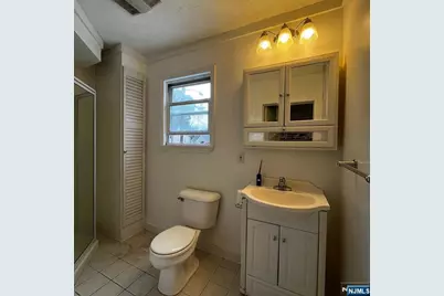 195 Pleasant Avenue, Bergenfield, NJ 07621 - Photo 16
