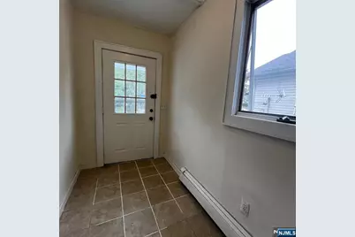195 Pleasant Avenue, Bergenfield, NJ 07621 - Photo 6