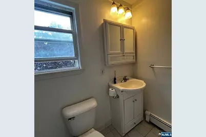 195 Pleasant Avenue, Bergenfield, NJ 07621 - Photo 18