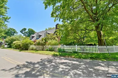 694 Sunset Road, Teaneck Township, NJ 07666 - Photo 26