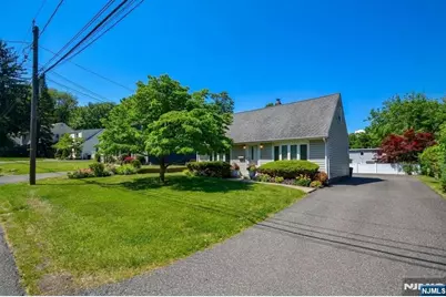 9 Pine Street, Midland Park, NJ 07432 - Photo 2