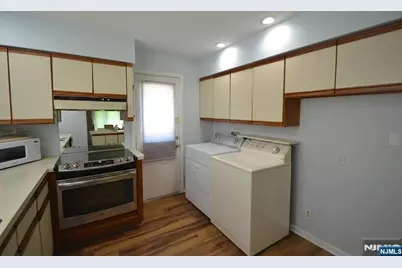 9 Pine Street, Midland Park, NJ 07432 - Photo 12