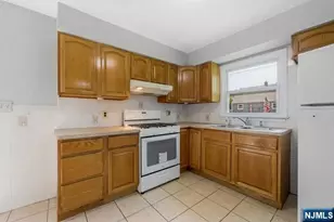 24 Van Vliet Ct 2, Clifton, NJ 07013 - Photo 8