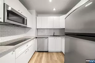 161 Roosevelt Pl, Palisades Park, NJ 07650 - Photo 8