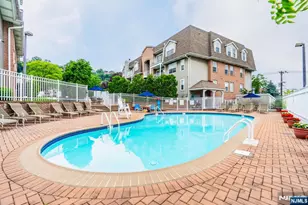 400 Crown Ct 581, Edgewater, NJ 07020 - Photo 2