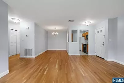 400 Crown Court 581 #581, Edgewater, NJ 07020 - Photo 6