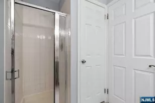 400 Crown Ct 581, Edgewater, NJ 07020 - Photo 12