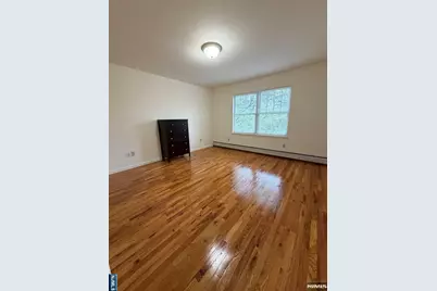 108 Parkview Drive, Teaneck Township, NJ 07666 - Photo 8