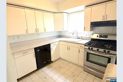 4 Lakeview C #C, Leonia, NJ 07605 - Photo 6