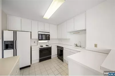 100 Carlyle Drive 10B-South #10B-South, Cliffside Park, NJ 07010 - Photo 10