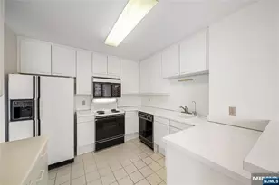 100 Carlyle Dr 10B-South, Cliffside Park, NJ 07010 - Photo 10