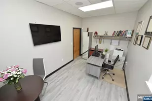 504 Hamburg Turnpike 105B, Wayne, NJ 07470 - Photo 18