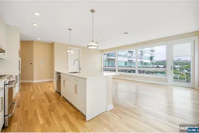 15 Somerset Lane 101 #101, Edgewater, NJ 07020 - Photo 2