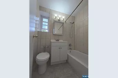 2345 Linwood Avenue 1A #1A, Fort Lee, NJ 07024 - Photo 8