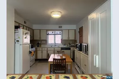 525 Stuyvesant Avenue, Lyndhurst Township, NJ 07071 - Photo 10