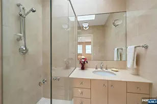 4 Ascot Way, Fort Lee, NJ 07024 - Photo 36